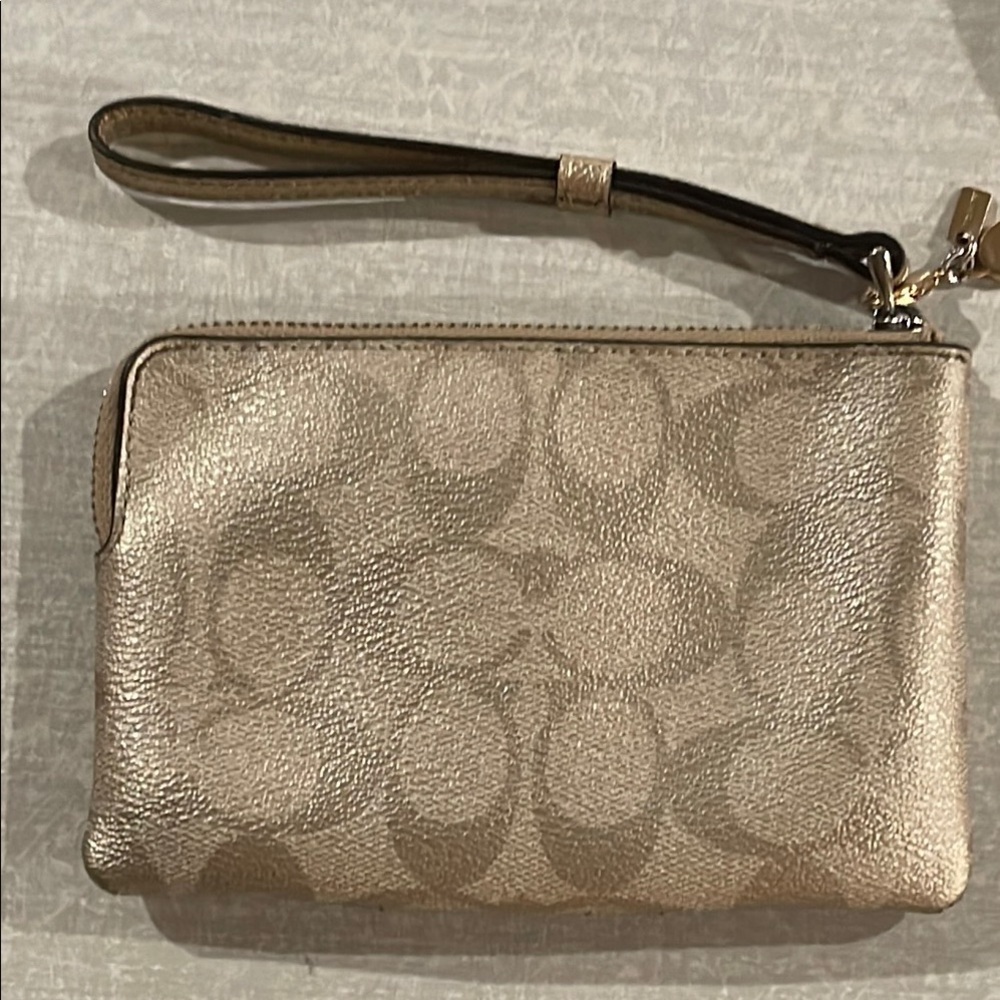 NWOT Coach Beige Monogram Wristlet Adjustable Wrist Strap 4X6” - Picture 2 of 14